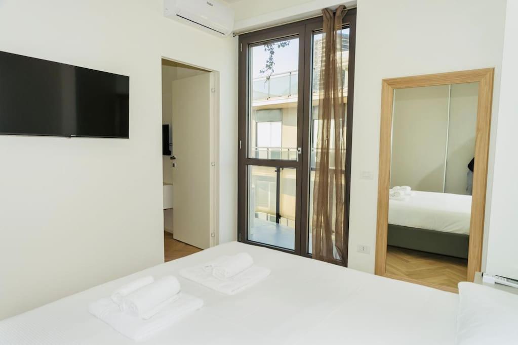 Sky View -Porta Nuova- Appartamento 2 Con Balcone Milan Exterior photo